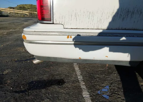 1991 Lincoln Town Car Executive z USA, uszkodzony, nr VIN 1LNCM81W0MY693285